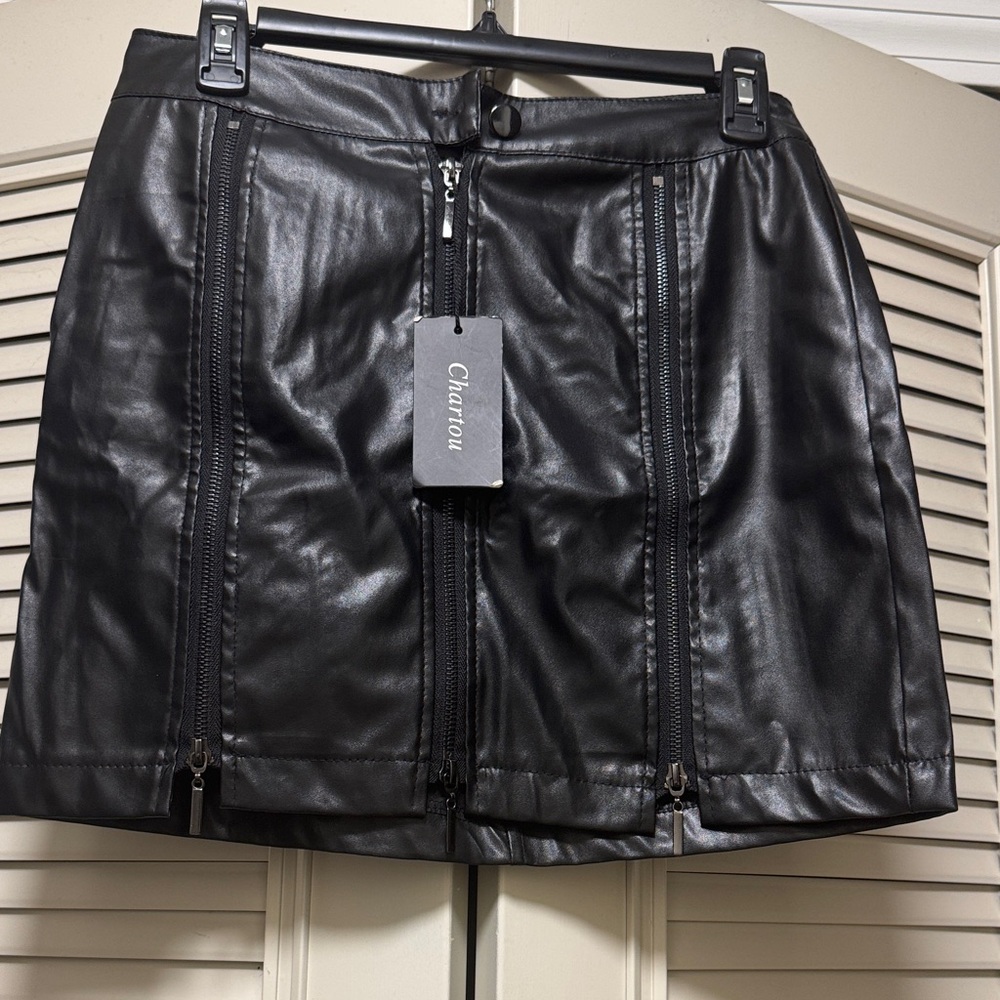 Chic Black Leather Mini Skirt
